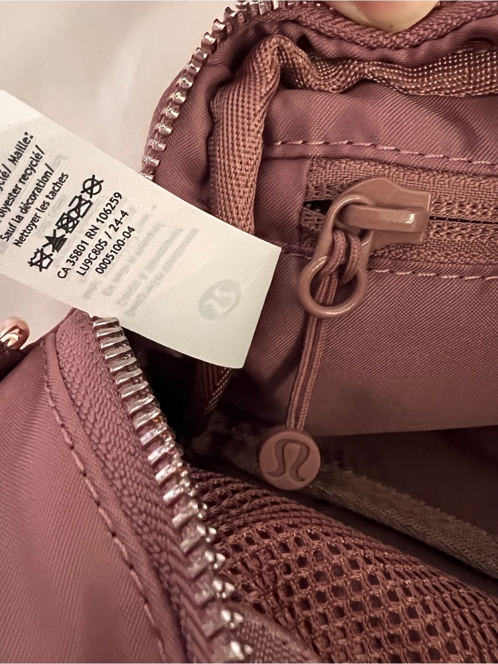 lululemon athletica Everywhere Crossbody Bag 2L Metal Hardware in Dusty Rose - Picture 9 of 11